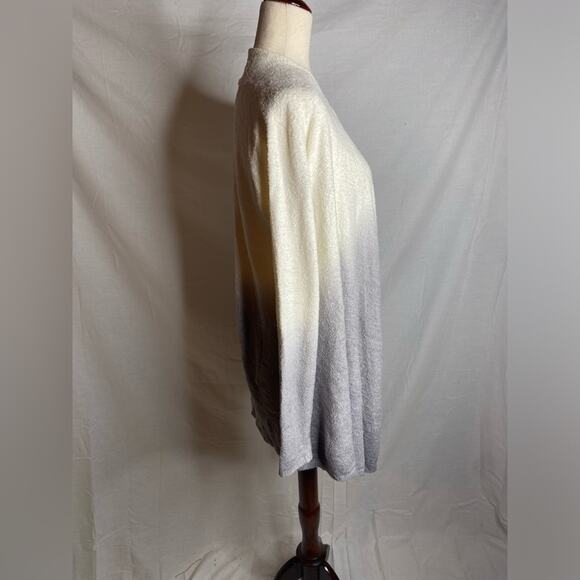 Barefoot Dreams Bamboo Chic lite Calypso Ombre White Gray Cardigan Sweater S/M - Picture 3 of 6